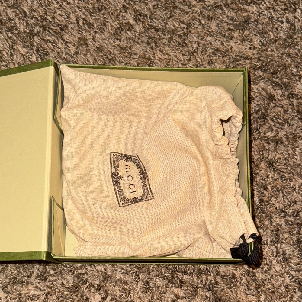 Gucci Black Belt  comes with Box with Cream Dust Bag - Picture 2 of 7